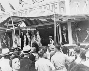 Ladies In Swimsuits At Red Hot Blue Show 8x10 Reprint Of Old Photo - Picture 1 of 1