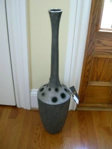 Jarrón Maitland Smith alto carbón y gris claro con recortes # 2143-395 - Imagen 1 de 6