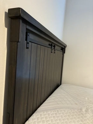 Queen Bedroom Set - Image 1 of 4