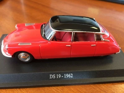 CITROEN DS 19 1962 UNIVERSAL HOBBIES 1/43 ROSSO NUOVO EDIZIONI ATLAS - Immagine 1 di 4