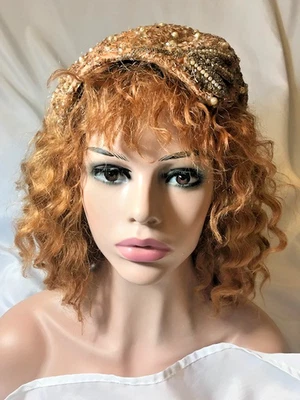 Винтажная желтовато-коричневая тканевая шляпа Alice May of NY с жемчугом, блестками и бисером - Изображение 1 из 4