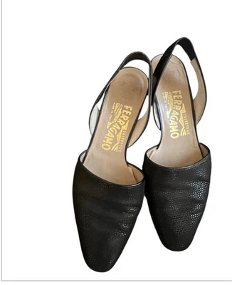 Antigo Ferragamo Couro Preto Biqueira Pontiaguda Tamanho 5.5 Fabricado na Itália Salto 1” - Imagem 1 de 4