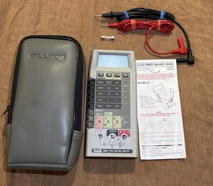 Fluke 8060A True RMS Multimeter + Sonden, Koffer, Anleitung, Sicherungen, Batterie um 1982 - Bild 1 von 24