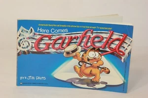 Vtg "Here comes Garfield" by Jim Davis Garfield Comic book Knick knack gift - Imagen 1 de 9
