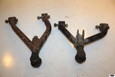 1990 Suzuki Quadrunner 250 dianteiro inferior direito controle A braços 52420-19B10 - Imagem 1 de 4