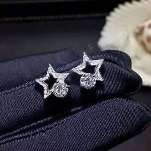 Orecchino a perno a forma di stella diamante simulato taglio tondo 1,50 ct finitura oro bianco 14 kt - Foto 1 di 6