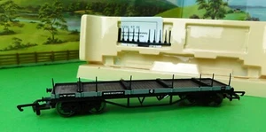 Hornby R6123D BR GUACAMAW Bogie Bolster Wagon W107288 gris en caja OO (c) - Imagen 1 de 3