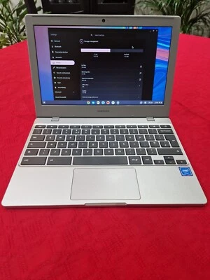 Samsung Galaxy Chromebook 11.6" XE310XBA Intel Celeron 4GB RAM 32GB SSD - Image 1 of 4