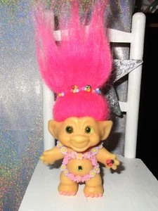 DAM TROLL in OOAK Outfit 3" rosa Haare Rosen Badeanzug Blumen Vintage - Bild 1 von 4