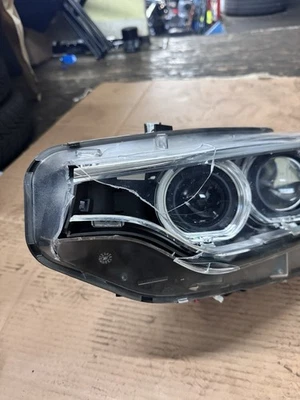 BMW 3er F30 F31 LCI Scheinwerfer links Halogen / Xenon – Glas beschädigt - Bild 1 von 4