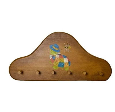 "Ganchos vintage de 12"" para arte popular de tortuga y abeja de madera pintado a mano" Foto 1 de 4
