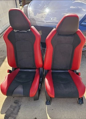 Par de asientos Nissan Z Performance 2024 gamuza cuero rojo calefacción diestro derecho asiento OEM Foto 1 de 4