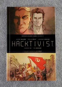 Libro de tapa dura Hacktivist HC 2014 Archaia etiqueta negra Alyssa Milano NUEVO - Imagen 1 de 8