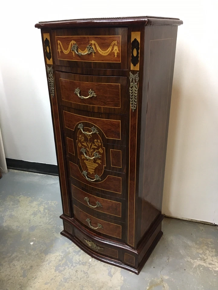 Cómoda de 7 cajones con incrustaciones de madera estilo antiguo europeo con detalles de latón nogal Foto 1 de 4