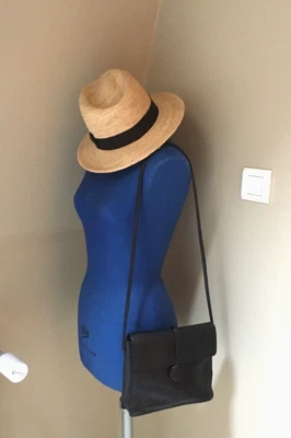 ANCIEN TRES JOLI   SAC VINTAGE EN CUIR SOUPLE PORTE EPAULE 1980 RETRO - Photo 1/4