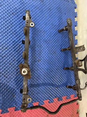 Juego de inyectores de combustible Nissan Armada 2007-2015 con conjunto de riel de combustible 17521-7S00A OEM Foto 1 de 4