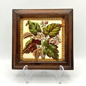 Antiguo soporte para maceta de azulejos de cerámica victoriana con marco de madera remache verde y marrón floral - Imagen 1 de 6