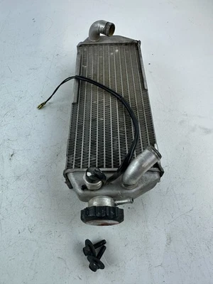 05-24 Radiador lateral de llenado Suzuki DRZ400SM Stock OEM con tapa y sensor SIN FUGAS Foto 1 de 4