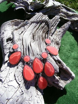 Impresionante Collar Babero Coral Acrílico Piedra y Tono Plata Firmado C Foto 1 de 4