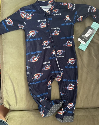 NWT Infant Oklahoma City Thunder Navy Zip-Up Raglan Jumper Pajamas 6/9 months Cover