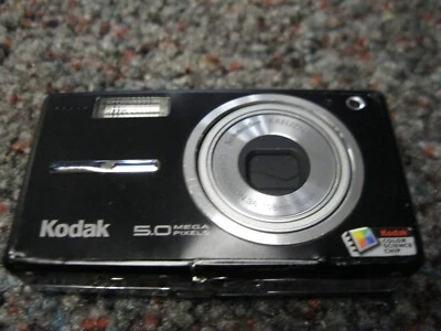 Kodak Easyshare V530 Black Digital Camera w/battery. NOT WORKING - Image 1 of 4