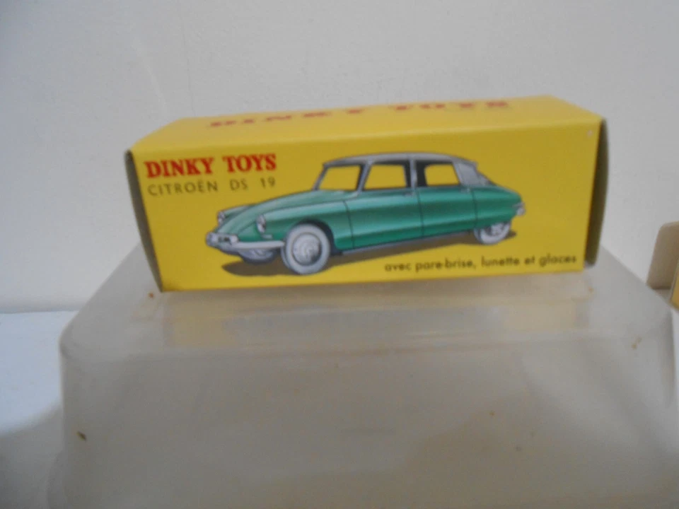 Dinky Toys No 24CP Citroen DS19  Car Boxed - Image 1 of 1