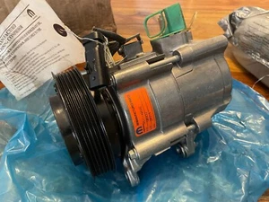 Jeep Cherokee Nitro 3.7 V6 NEW GENUINE air conditioning condenser 55111406AE 16G - Picture 1 of 12