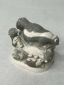 "Estatuilla Harmony Kingdom Foul Play Skunks caja baratija 1998 2,5""" - Imagen 1 de 7