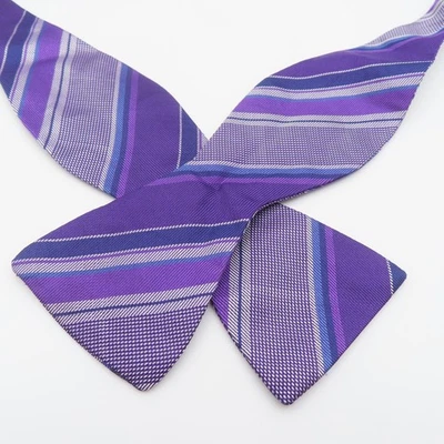 Pajarita Nicole Miller púrpura azul a rayas 2,25" de ancho con corbata de seda Foto 1 de 4