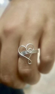 Anello Cuore in Filo di Alluminio- Fatto a Mano, Stile Minimal e Romantico - Immagine 1 di 4