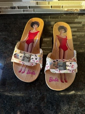 Sandalias de madera Dr. Scholls Barbie talla 7 2010 Coleccionista LEER Foto 1 de 4