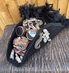 Awesome Black Tricorn Pirate Hat Renaissance Feather Maps Treasure chest 61cm - Picture 1 of 7