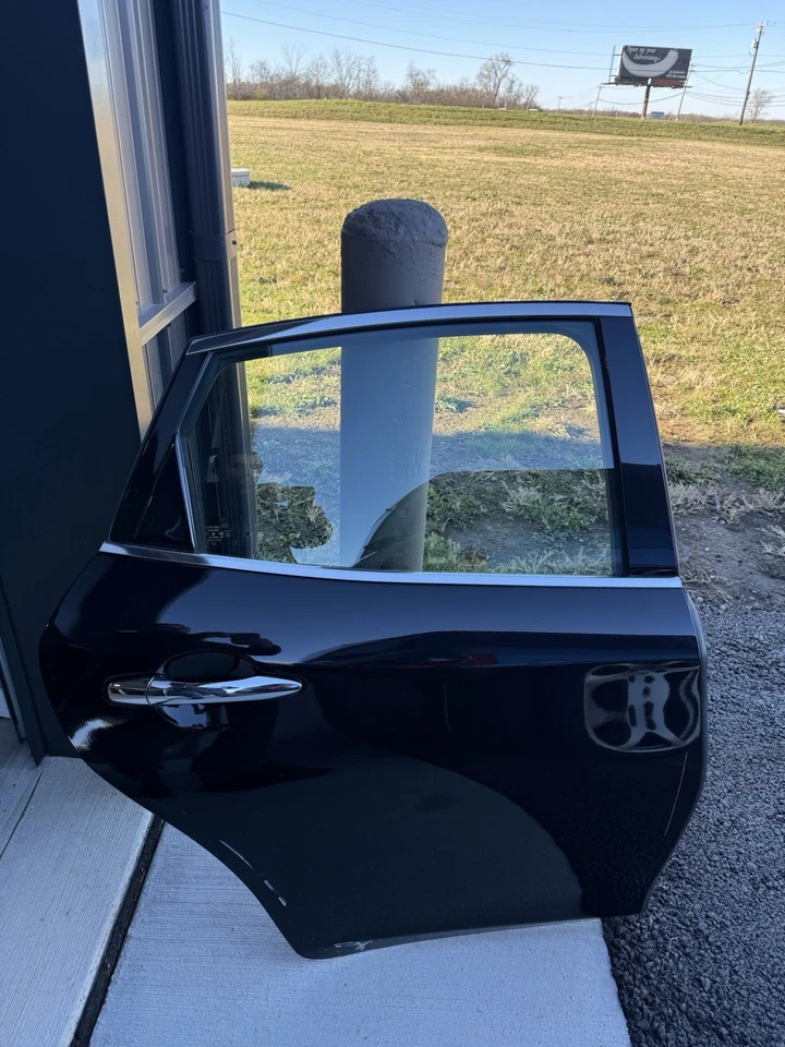 11-19 INFINITI M37 Q70 REAR RIGHT SIDE DOOR ASSEMBLY - BLACK - Image 1 of 4