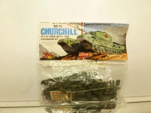 AIRFIX CHURCHILL MK VII TANK - ARMY GREEN - VERY GOOD IN PLASTIC bag - Imagen 1 de 5