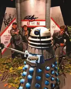 Doctor Who Autograph: Mission to the Unknown Remake Cast & Crew Signed Photo - Foto 1 di 1