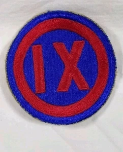 Parche bordado números romanos IX azul y rojo de colección del 9º Cuerpo del Ejército de los Estados Unidos de la Segunda Guerra Mundial - Imagen 1 de 4