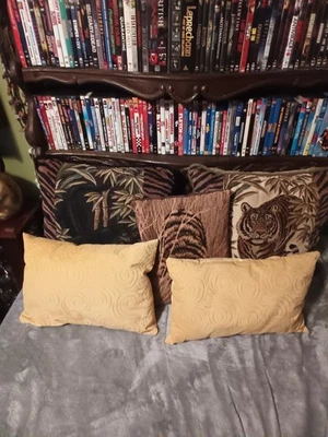 Pair vintage  pale yellow velvet decorative pillows - Image 1 of 4