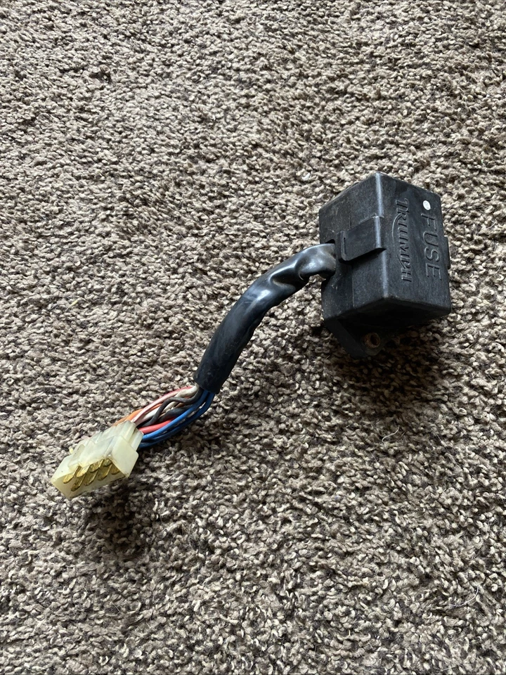 Panel de fusibles Triumph Adventurer 900 1999 fabricante de equipos originales usado buen estado Foto 1 de 3