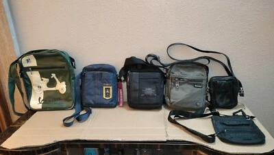 Konvolut 6 Tasche/en gemischte Gegenstände Vespa - Avirex Tricolor Blinker - Samsonite - Bild 1 von 4