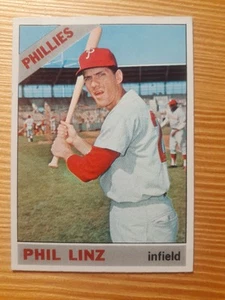 1966 Topps - Phil Linz #522. crease in upper left corner - Picture 1 of 2