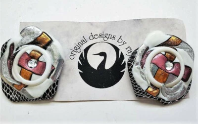 Pendientes grandes de plástico multicolores hechos a mano de Ray con diseños originales de mujer Foto 1 de 4