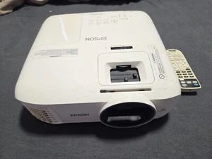 Epson EH-TW5600 Full HD 1080p 3LCD Projector - Used - Yellow Line on Screen - Foto 1 di 8