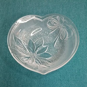 Candy Dish Christmas Poinsettia & Bow Embossed Glass Pretty Heart Shaped Bowl  - Picture 1 of 17