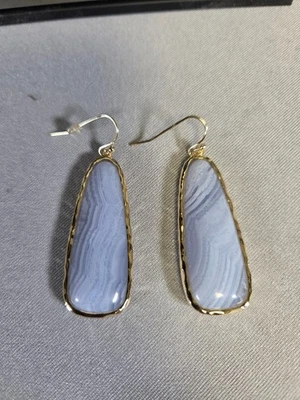 Pendientes colgantes de ágata de encaje azul con ribete dorado - 1,75" de largo Foto 1 de 2