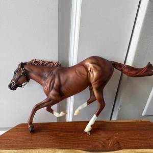 BREYER Pferdesekretariat ohne Ständer, 1973 Triple Crown Winner - #1345 Smarty Jones - Bild 1 von 8