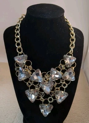 Collar JLO Jennifer Lopez Triángulo Estrás Tono Dorado Foto 1 de 4