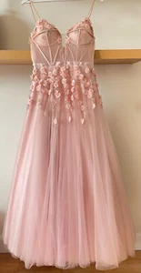 To The Nines Ballkleid Rouge Rosa. Korsett Mieder & Blumendetails Größe 10/M - Bild 1 von 9