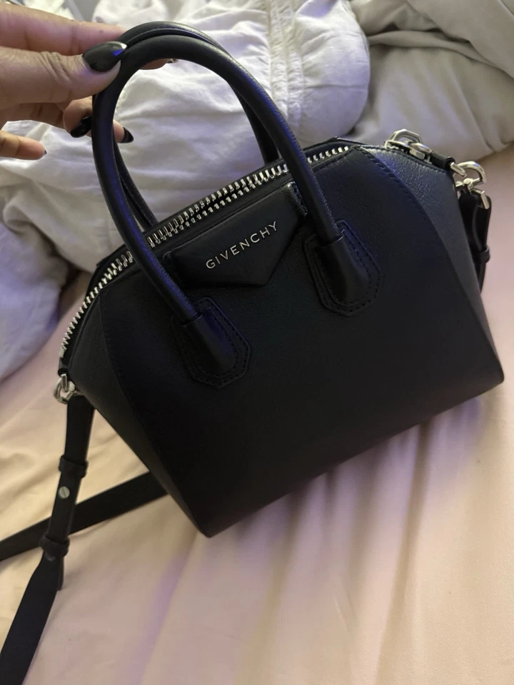 Auténtico Bolso Bandolera Givenchy Antigona Estampado Mini Cuero Negro Foto 1 de 4
