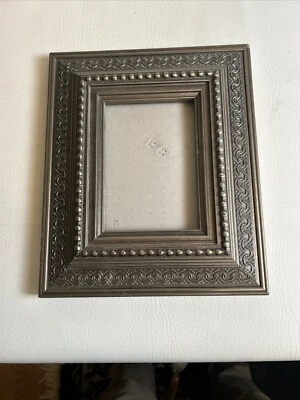 Moldura pesada 12,5 pol. altura acabamento bronze comporta foto de 5 x 7 pol. - Imagem 1 de 4