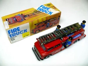 Vintage Tin Fire Truck ~ Friction ~ Unknown Brand ~ Boxed ~ Large - Picture 1 of 1